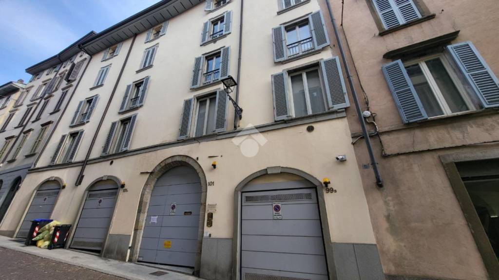 appartamento in vendita a Bergamo in zona Borgo Pignolo
