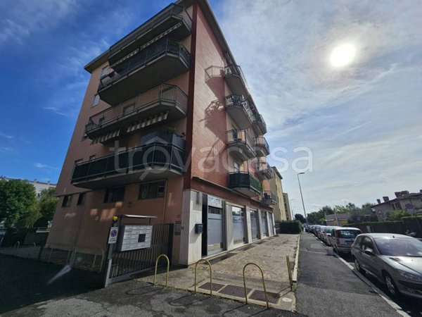 negozio in vendita a Bergamo in zona Canovine