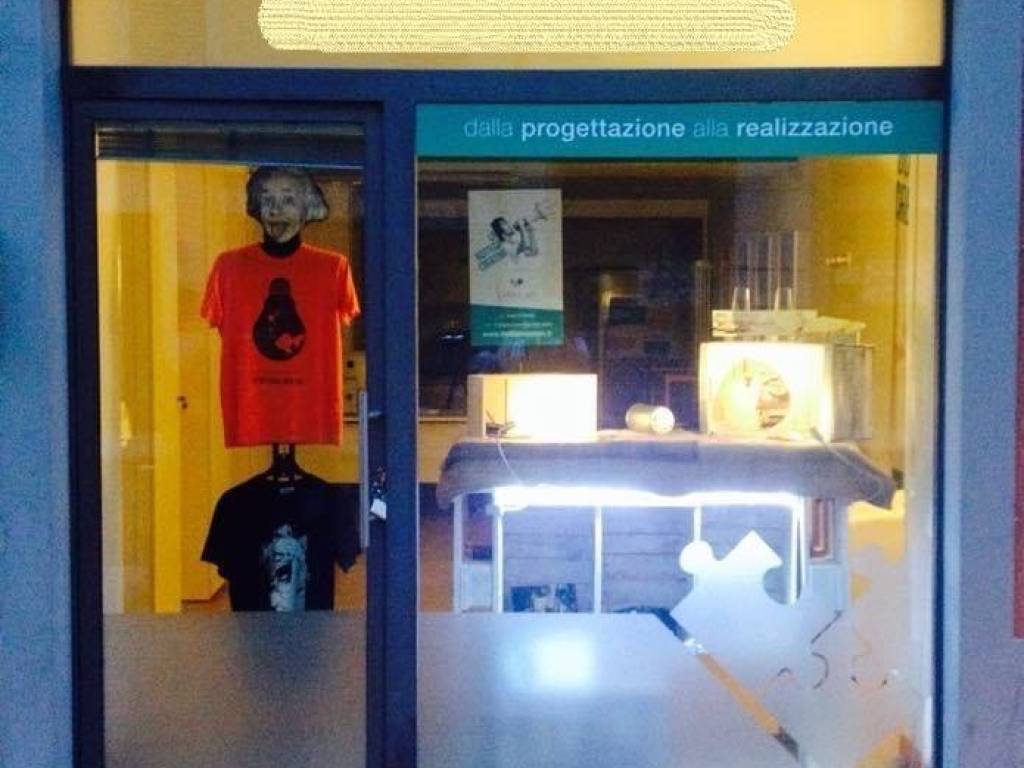 negozio in vendita a Bergamo in zona Bergamo Centro