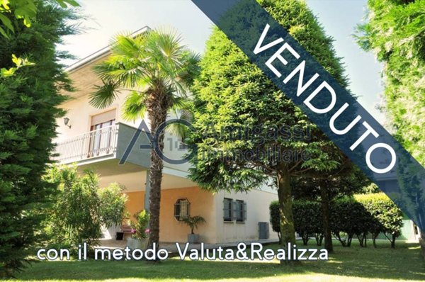 casa indipendente in vendita a Bergamo in zona Colognola