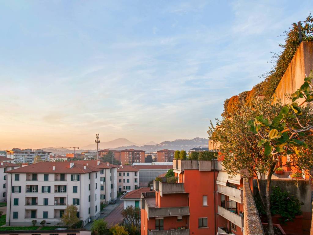 appartamento in vendita a Bergamo in zona Canovine