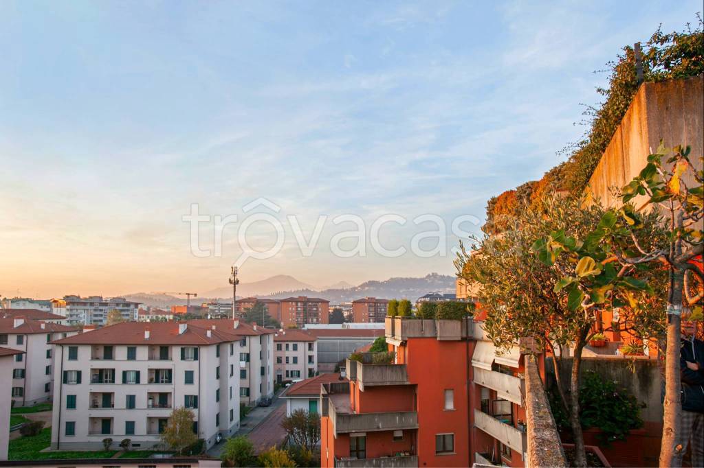 appartamento in vendita a Bergamo in zona Canovine