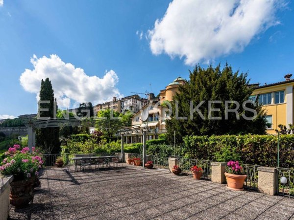 casa indipendente in vendita a Bergamo in zona Borgo Palazzo