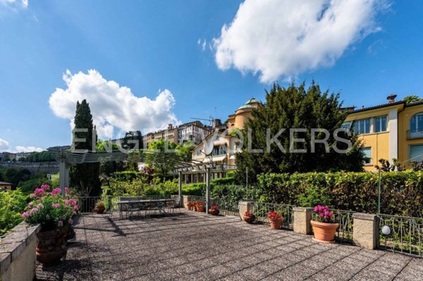 casa indipendente in vendita a Bergamo in zona Bergamo Centro