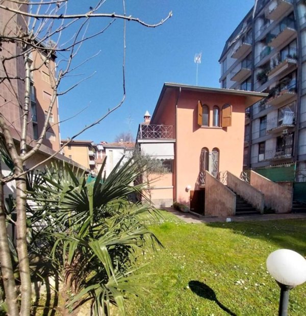 casa indipendente in vendita a Bergamo in zona Longuelo