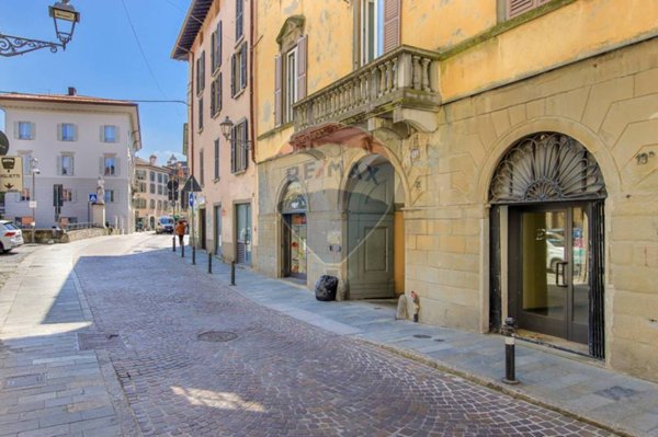 negozio in vendita a Bergamo in zona Borgo Palazzo