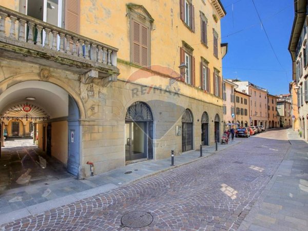 negozio in vendita a Bergamo in zona Borgo Palazzo