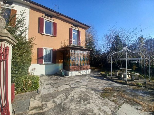 casa indipendente in vendita a Bergamo in zona Città Alta