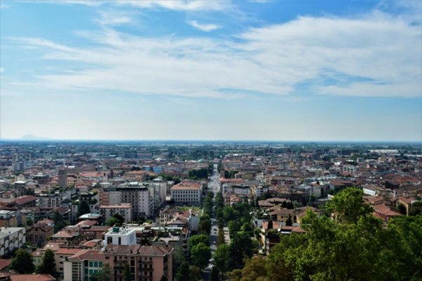locale di sgombero in vendita a Bergamo in zona Città Alta