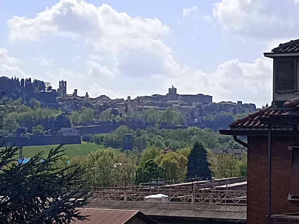 appartamento in vendita a Bergamo in zona Monterosso