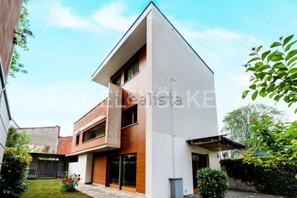 casa indipendente in vendita a Bergamo in zona Conca Fiorita