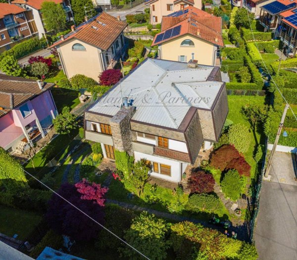 casa indipendente in vendita a Bergamo in zona Conca Fiorita