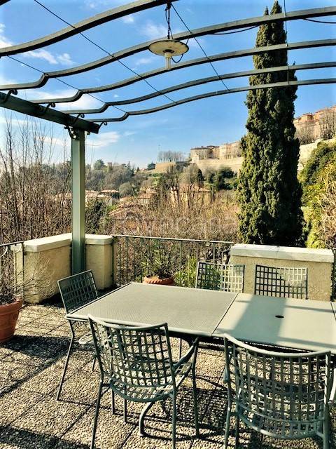 casa indipendente in vendita a Bergamo in zona Bergamo Centro