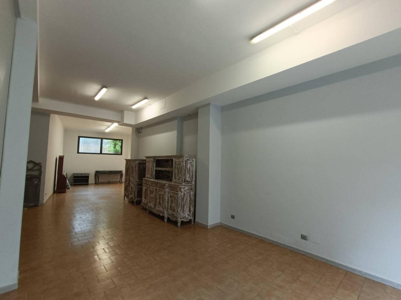 negozio in vendita a Bergamo in zona Borgo Palazzo