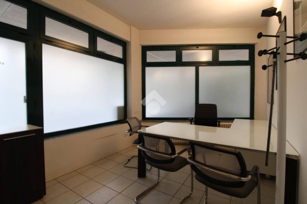 ufficio in vendita a Bergamo in zona Longuelo