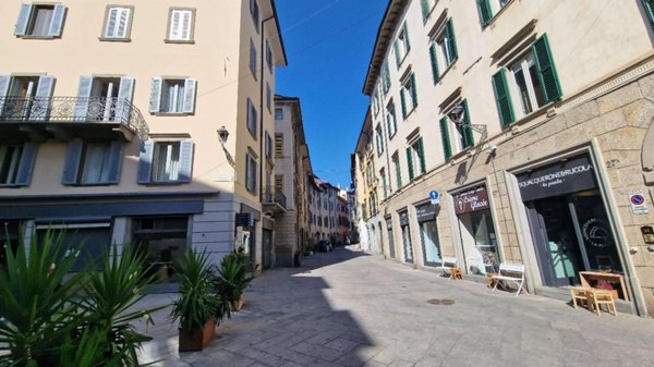 appartamento in vendita a Bergamo in zona Borgo Pignolo