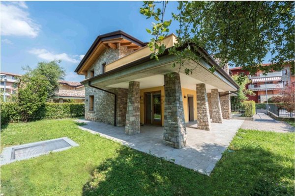 casa indipendente in vendita a Bergamo