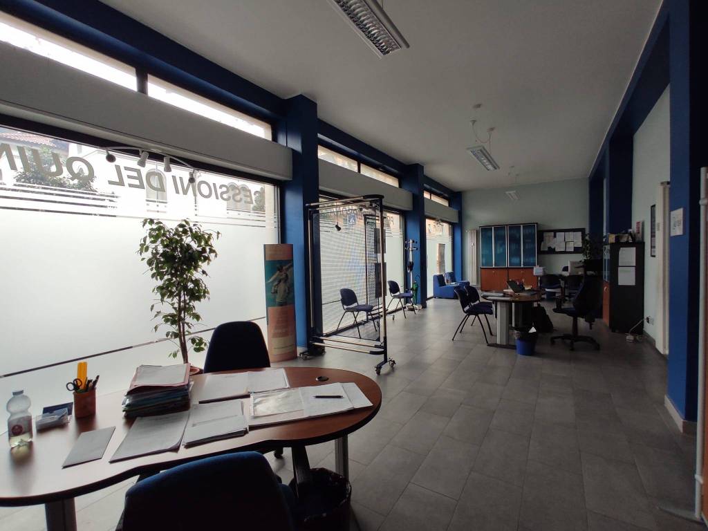 negozio in vendita a Bergamo in zona Redona