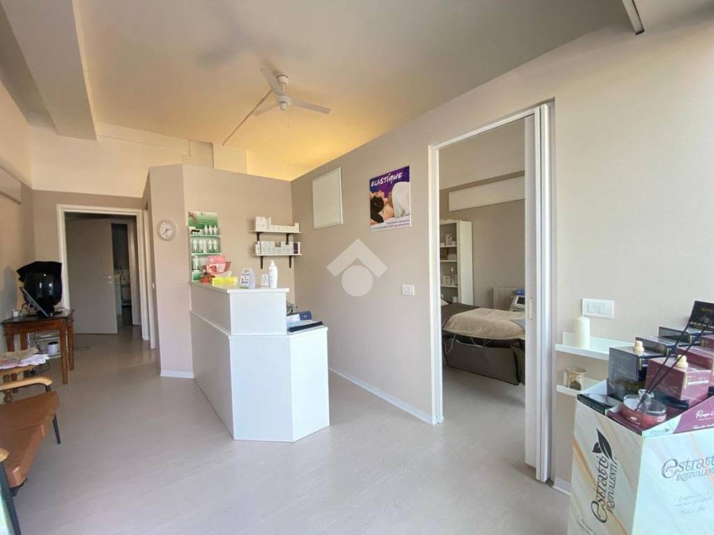 negozio in vendita a Bergamo in zona Borgo Palazzo