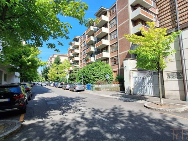 locale commerciale in vendita a Bergamo in zona Borgo Palazzo