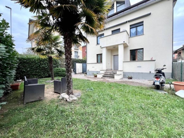 appartamento in vendita a Bergamo in zona Borgo Pignolo