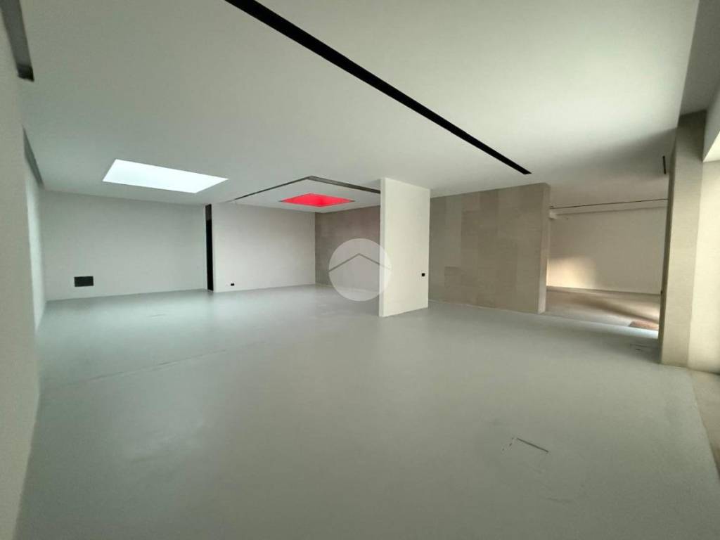 negozio in vendita a Bergamo in zona Borgo Palazzo