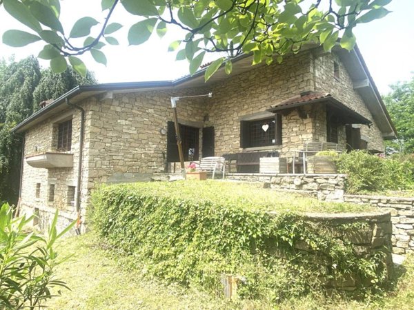 casa indipendente in vendita a Bergamo in zona Città Alta