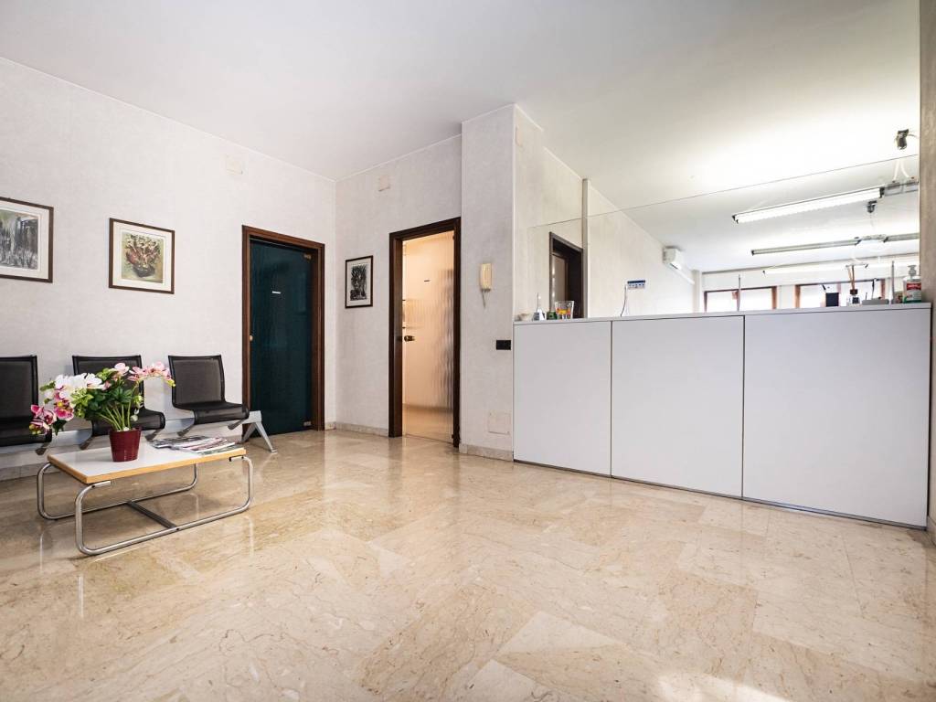 ufficio in vendita a Bergamo in zona Borgo Palazzo