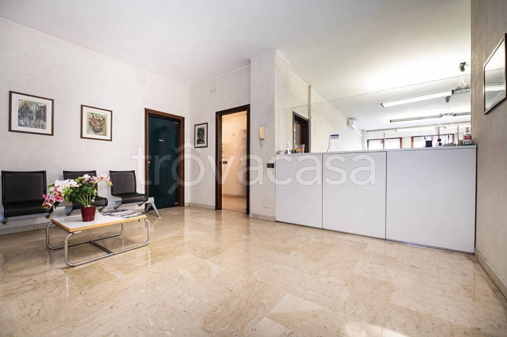 ufficio in vendita a Bergamo in zona Bergamo Centro