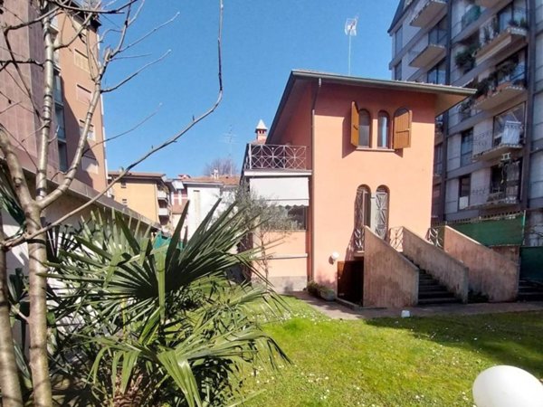 casa indipendente in vendita a Bergamo in zona Longuelo