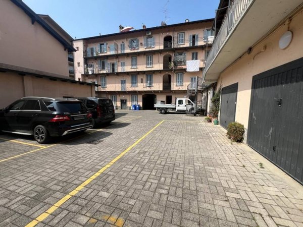 locale commerciale in vendita a Bergamo in zona Conca Fiorita