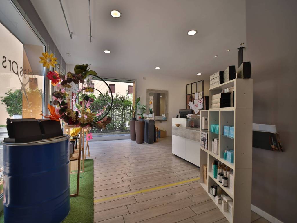 negozio in vendita a Bergamo in zona Longuelo