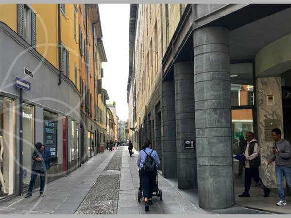 negozio in vendita a Bergamo in zona Borgo Palazzo
