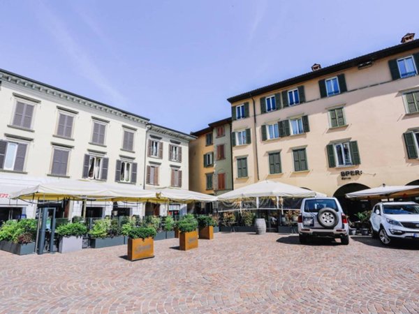 negozio in vendita a Bergamo in zona Bergamo Centro
