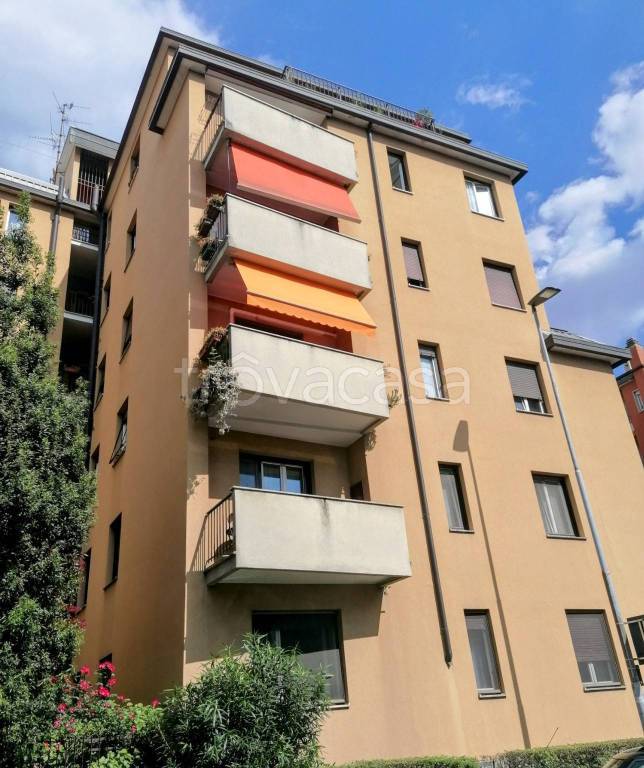 appartamento in vendita a Bergamo in zona Borgo Santa Caterina