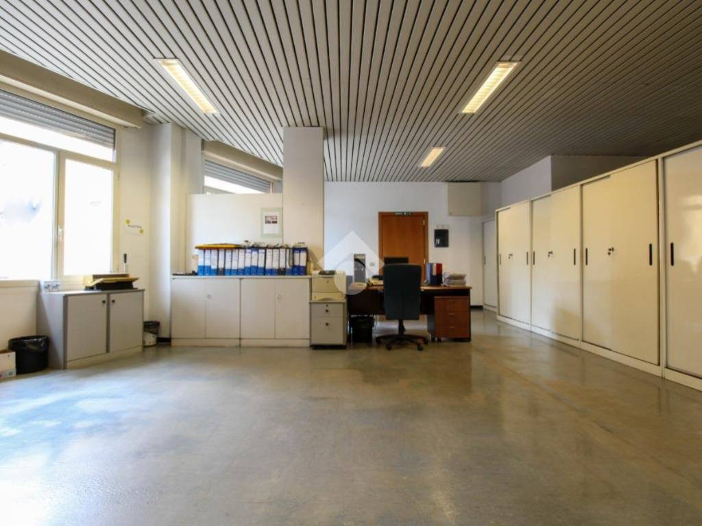 ufficio in vendita a Bergamo in zona Redona