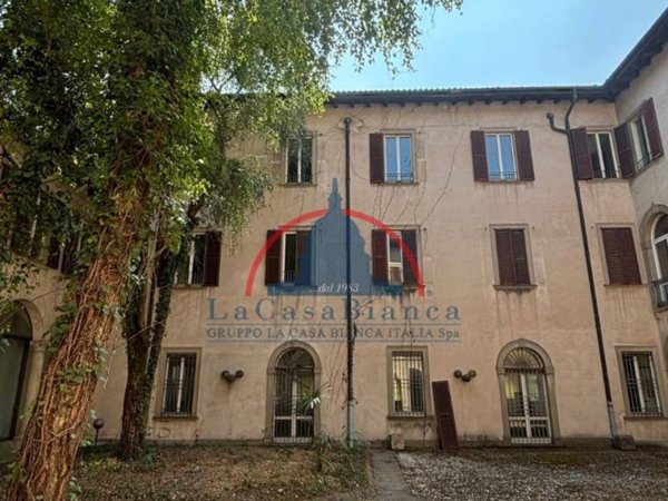 intera palazzina in vendita a Bergamo in zona Borgo Palazzo