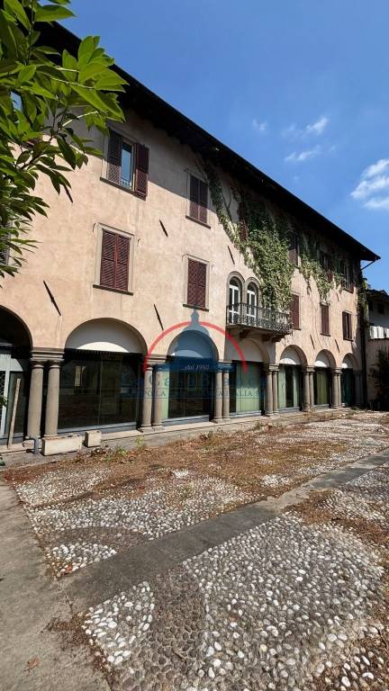 intera palazzina in vendita a Bergamo in zona Città Alta