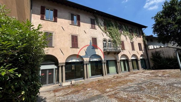 intera palazzina in vendita a Bergamo in zona Città Alta