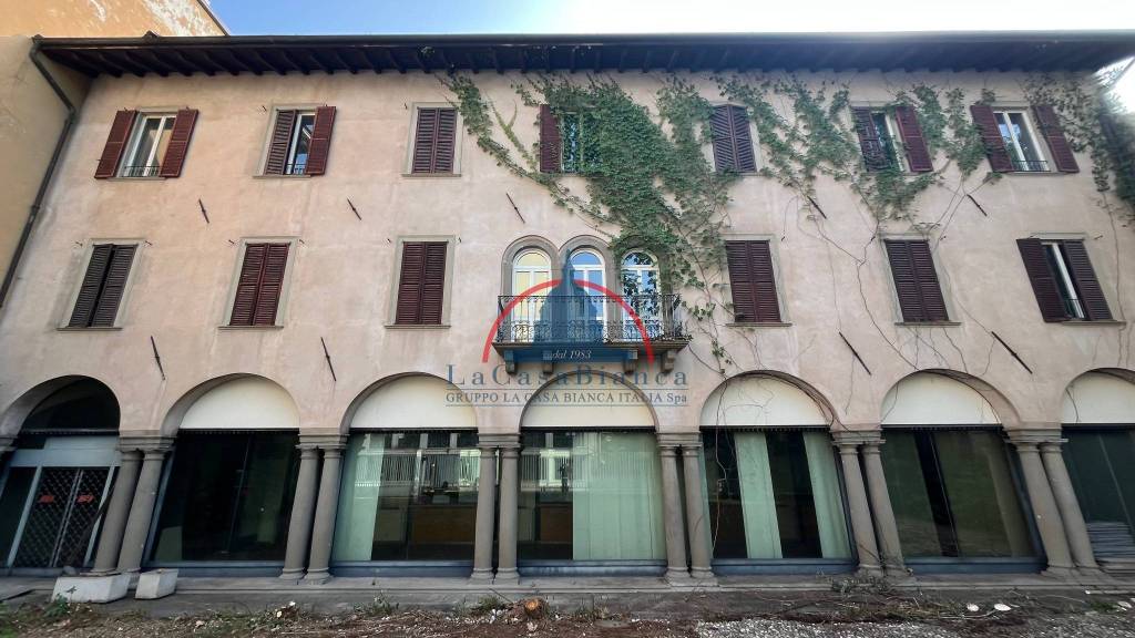 intera palazzina in vendita a Bergamo in zona Città Alta