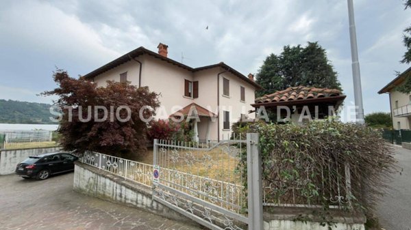 casa indipendente in vendita a Bergamo in zona Città Alta