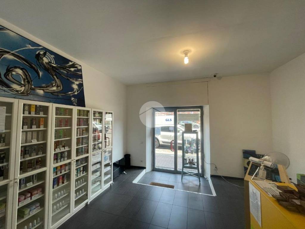 negozio in vendita a Bergamo in zona Borgo Palazzo