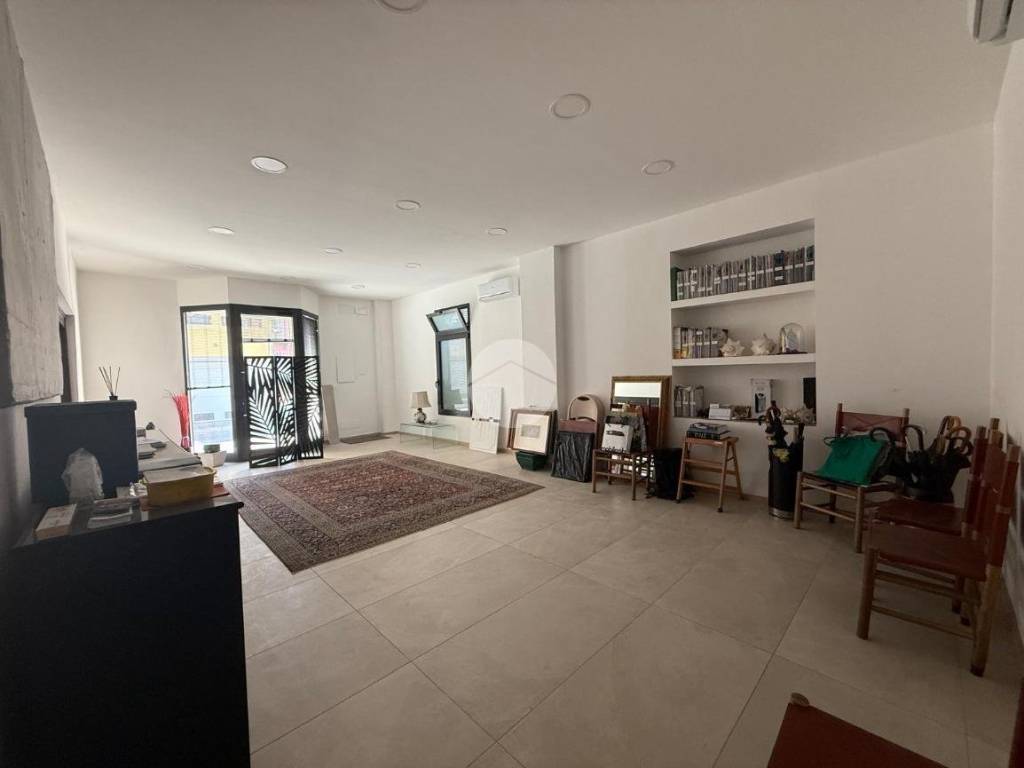 negozio in vendita a Bergamo in zona Borgo Palazzo