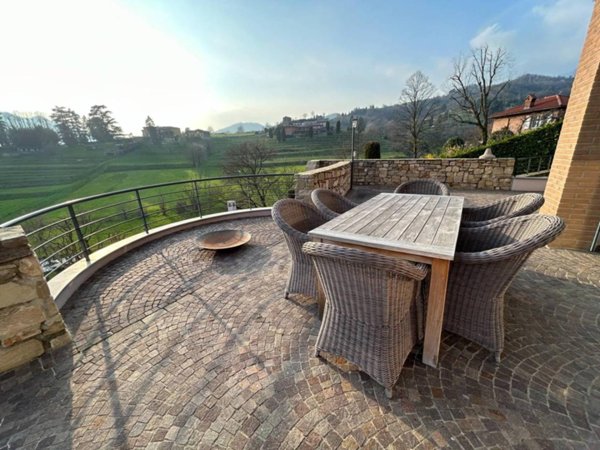 casa indipendente in vendita a Bergamo in zona Borgo Pignolo