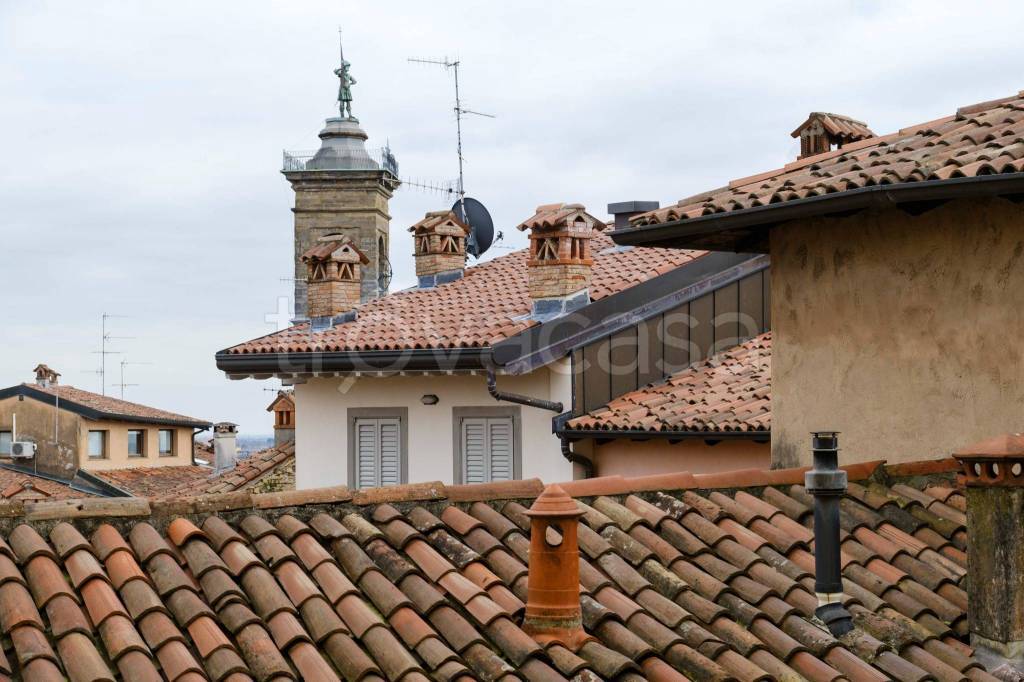 appartamento in vendita a Bergamo in zona Borgo Pignolo