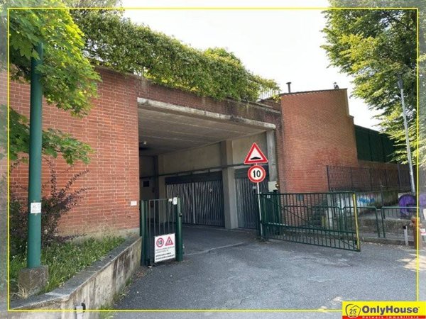 locale commerciale in vendita a Bergamo in zona Longuelo
