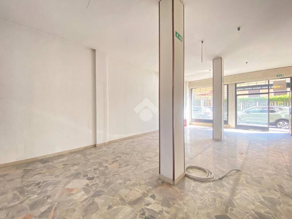 negozio in vendita a Bergamo in zona Borgo Palazzo