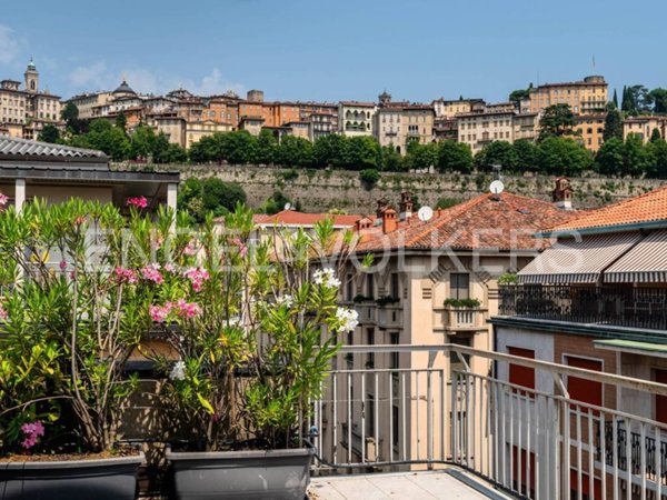 appartamento in vendita a Bergamo in zona Borgo Palazzo