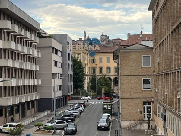 appartamento in vendita a Bergamo in zona Bergamo Centro