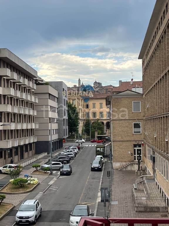 appartamento in vendita a Bergamo in zona Bergamo Centro